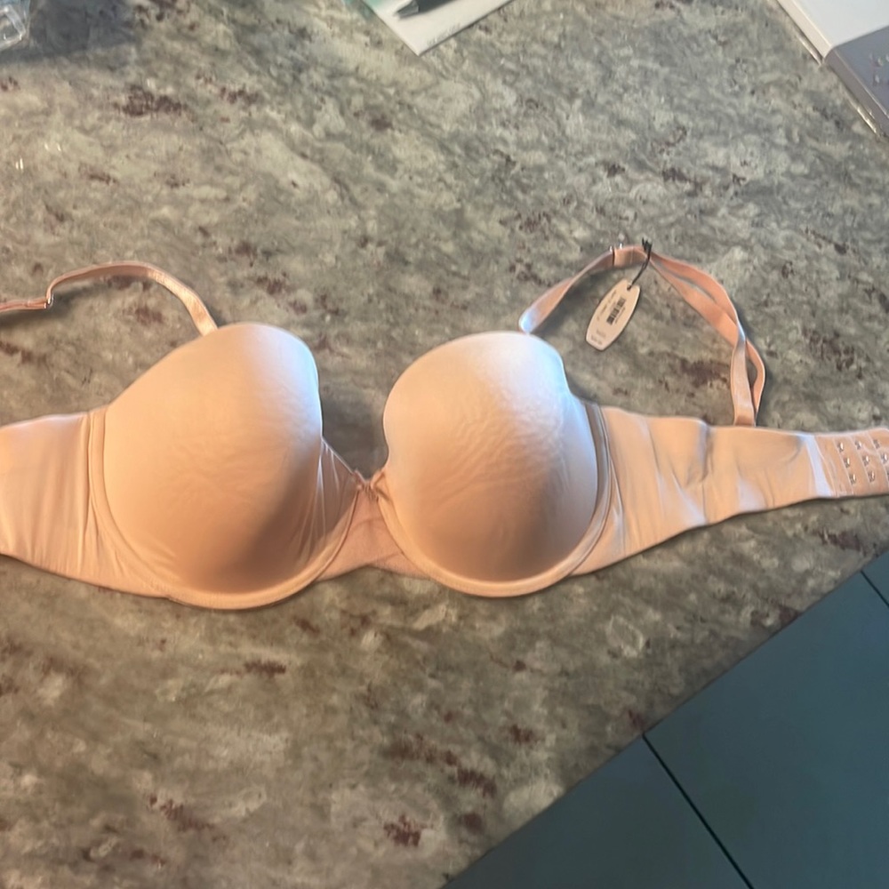 Victoria’s Secret Bra NWT’s 34DD  Light pinkish/nude
